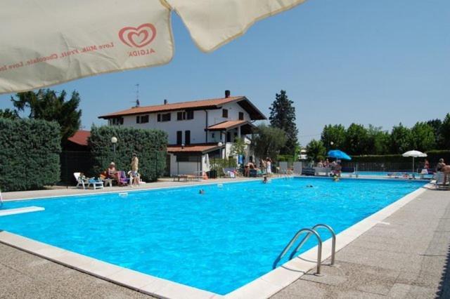 Campeggio Trevisago Iris Park Moniga del Garda Rum bild