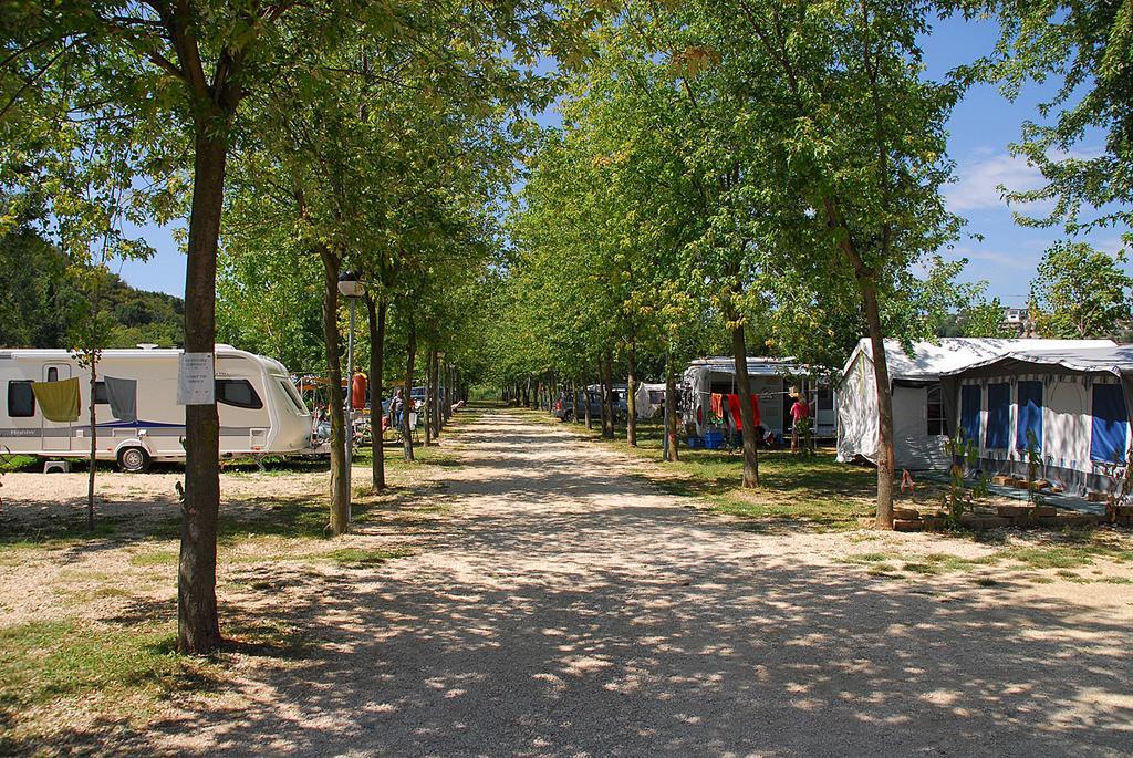 Campeggio Trevisago Iris Park Moniga del Garda Exteriör bild